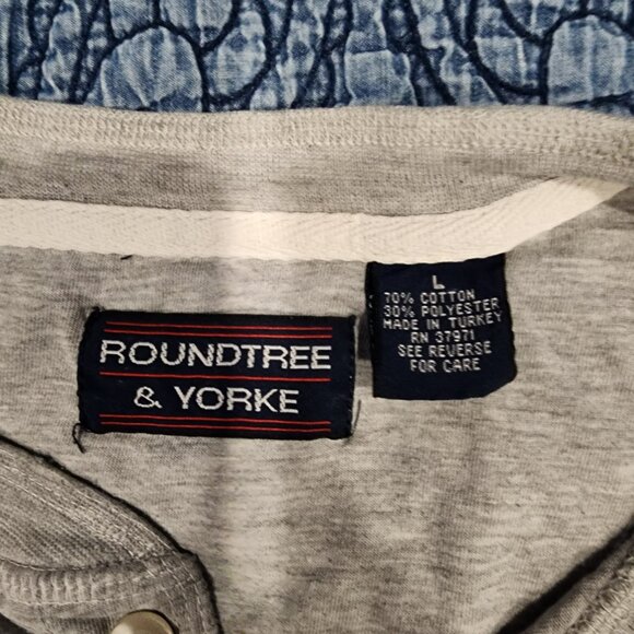 Roundtree & Yorke Men's Short-Sleeve Henley Shirt in Heather Grey | Large - Picture 3 of 4